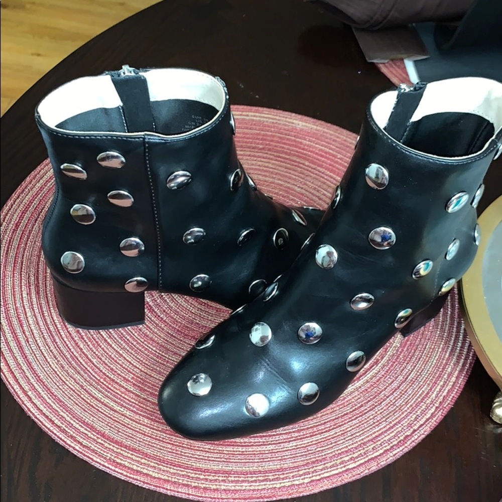 Ankle booties